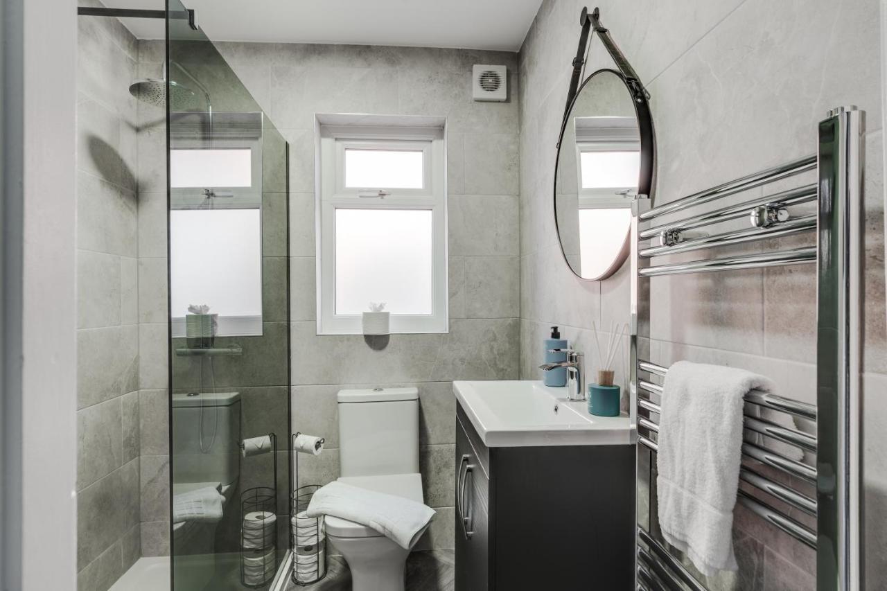 St David'S - Stylish 2 Bed Apartment, Free Parking, Close To Beach Литам-Сент-Эннс Экстерьер фото