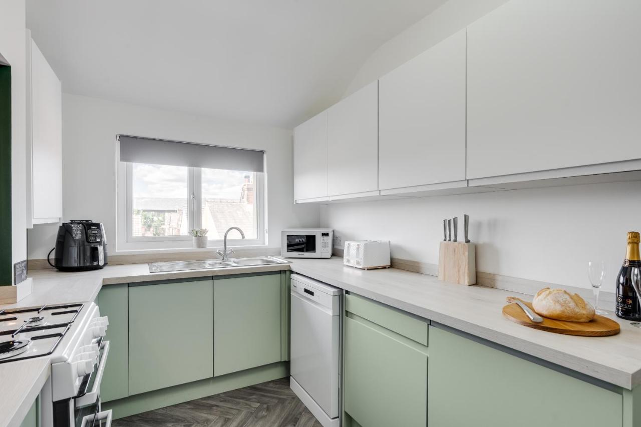 St David'S - Stylish 2 Bed Apartment, Free Parking, Close To Beach Литам-Сент-Эннс Экстерьер фото