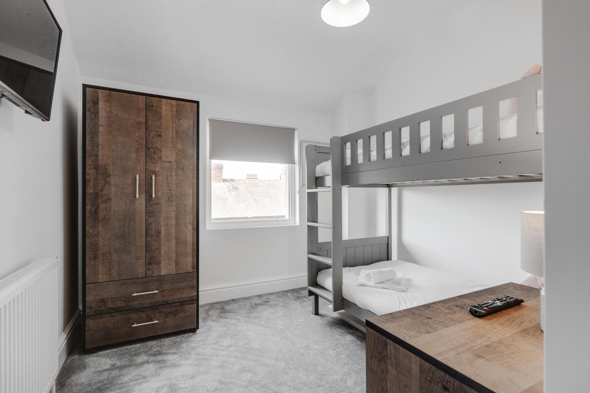 St David'S - Stylish 2 Bed Apartment, Free Parking, Close To Beach Литам-Сент-Эннс Экстерьер фото